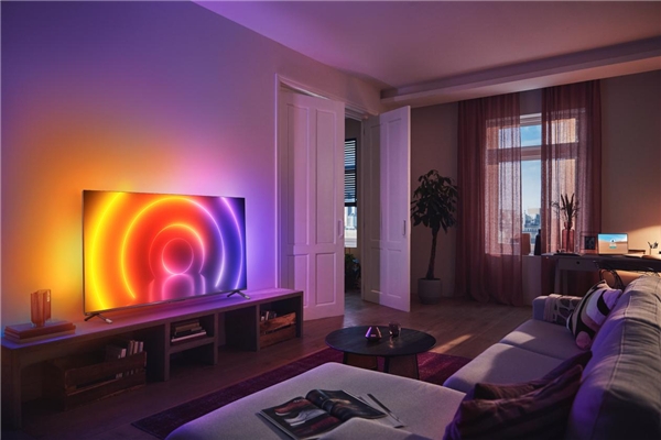在家也能玩个痛快，环景光电视让客厅变身多功能娱乐室