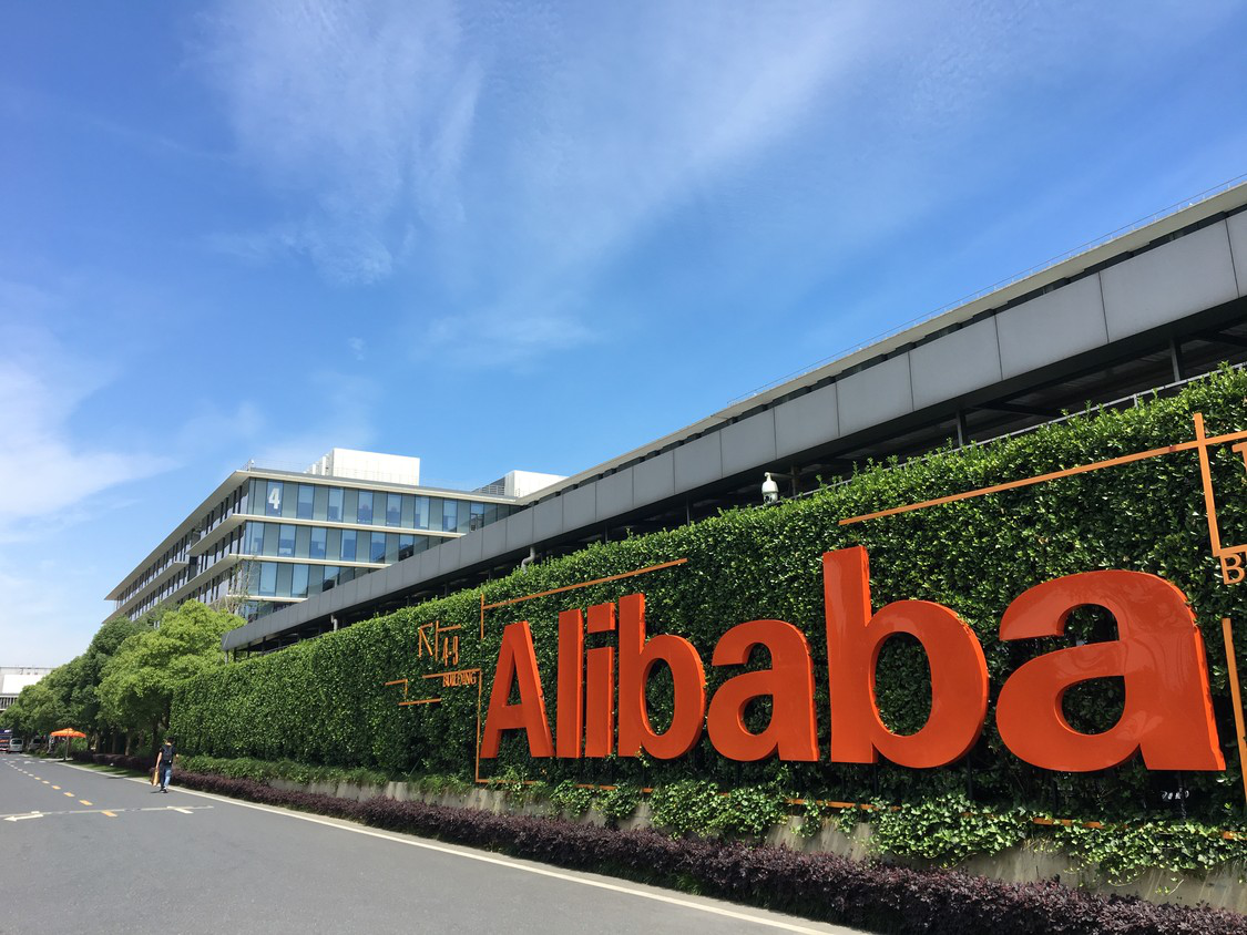 张勇宣布阿里巴巴升级“多元化治理”：全新设立“中国数字商业”和“海外数字商业”板块，戴珊、蒋凡分别负责