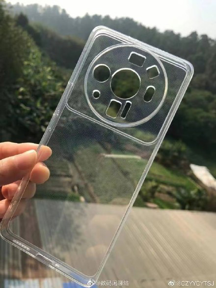小米 12 Ultra 保护壳曝光:背面圆环设计,传感器众多