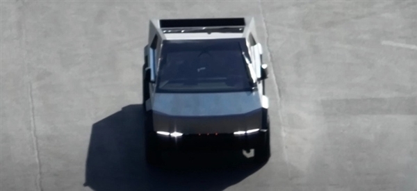 马斯克:特斯拉量产电动皮CyberTruck不会配备新式超大号雨刷