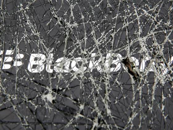 非竞争妥协之路：黑莓关闭手机业务谁之过？