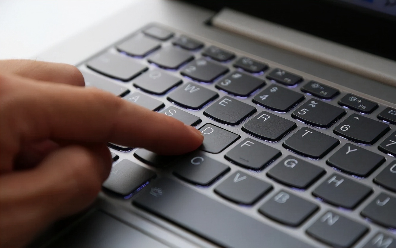 全球PC市场持续增长,联想集团领跑PC销量与技术研发