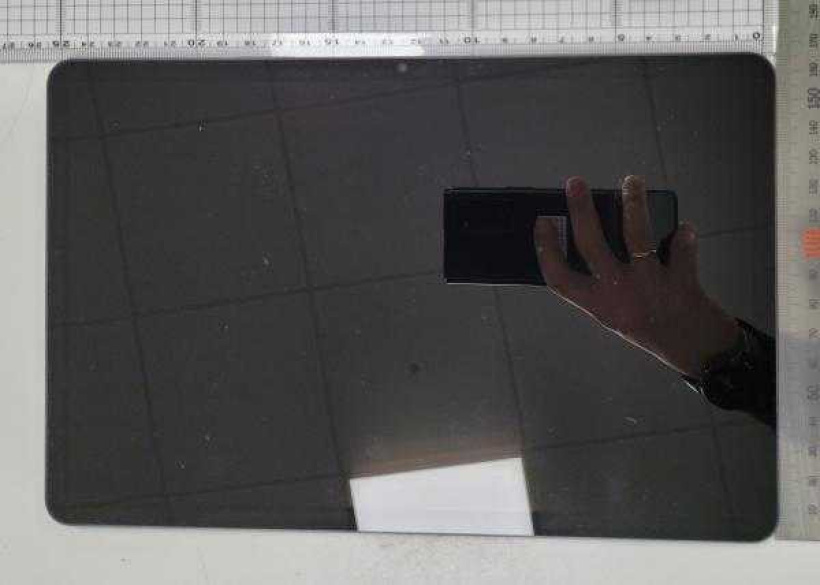 三星 Galaxy Tab S8 / S8+/S8 Ultra 真机图现身：搭载骁龙 8，屏幕最大 14.6 英寸