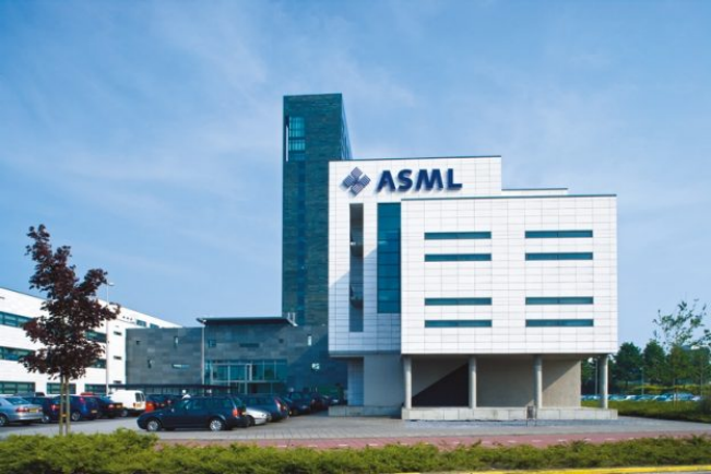 ASML 阿斯麦 Q1 财测低于预期，分析师：与存储芯片价格大跌有关