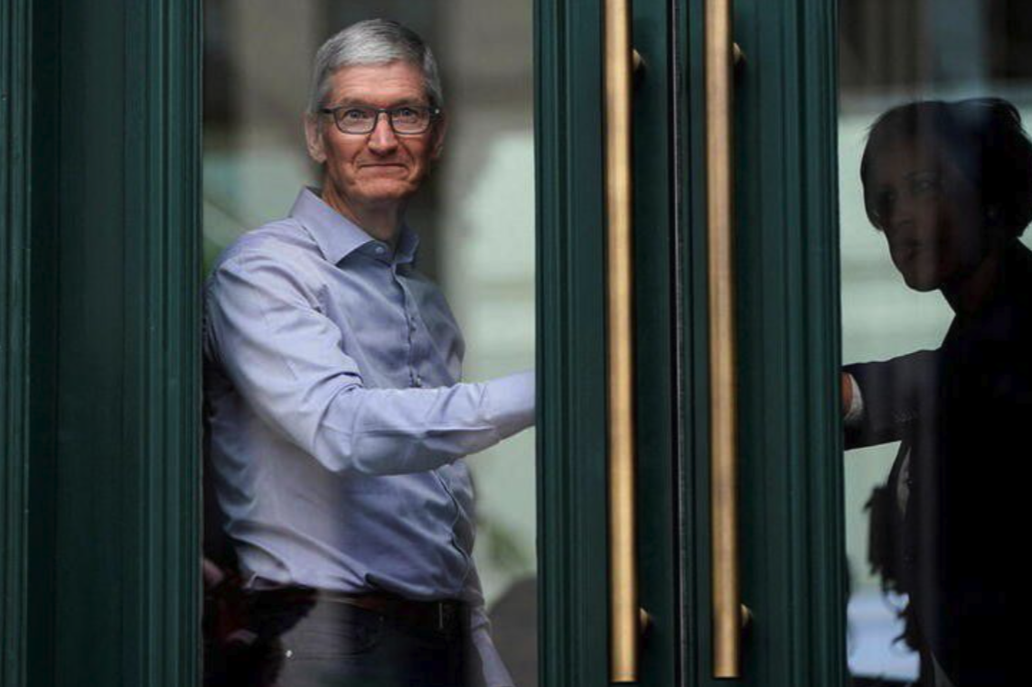苹果 CEO 库克薪酬达员工 1500 倍，机构建议为其“降薪”