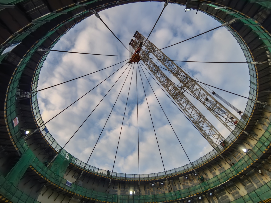 中核工程：“玲龙一号”全球首堆下部筒体吊装成功