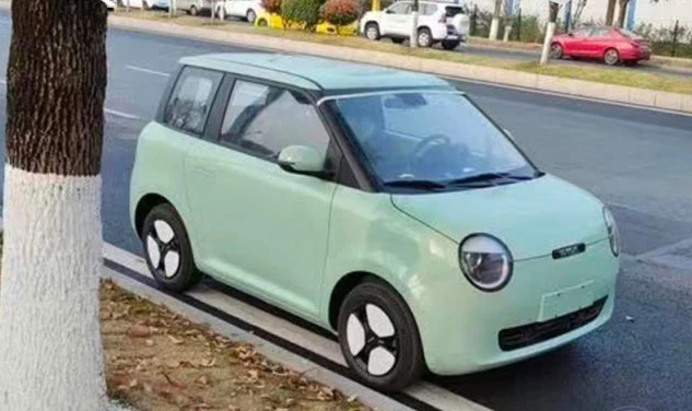 五菱宏光 MINI EV 新对手,长安“糯玉米”路试谍照曝光