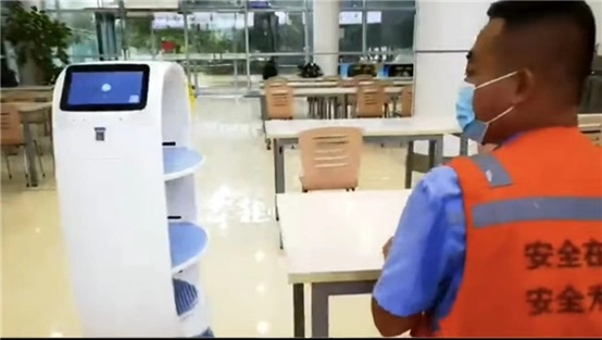 智慧食堂来了！上班吃饭也能体验机器人送餐
