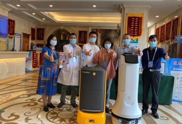 科技防疫不松懈，普渡机器人入驻深圳龙华防疫酒店