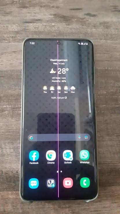 三星Galaxy S20被曝屏幕又出问题:出现紫色或绿色线条