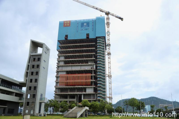 高118米 三千个机柜的深圳超高层数据中心封顶