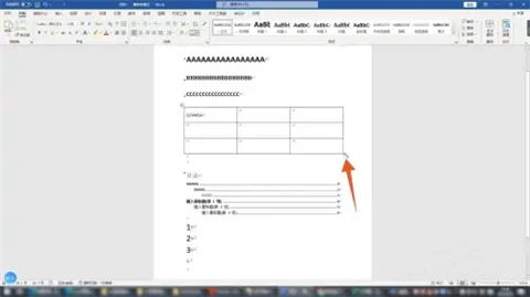 word表格有一大段空白拉不上去 word表格跨页断开怎么连上