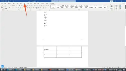 word表格有一大段空白拉不上去 word表格跨页断开怎么连上